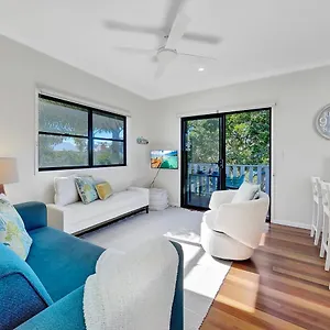 https://serene-holiday-guesthouse-2-mins-from-beach.hotelssunshinecoast.net