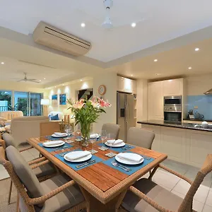 https://reef-villa-port-douglas.cairnshotels4all.com